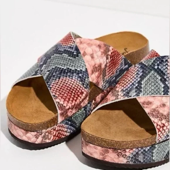 Free People Sidelines Flatform Candy Snake Sandals Size EU 39- NWOT - Picture 2 of 13